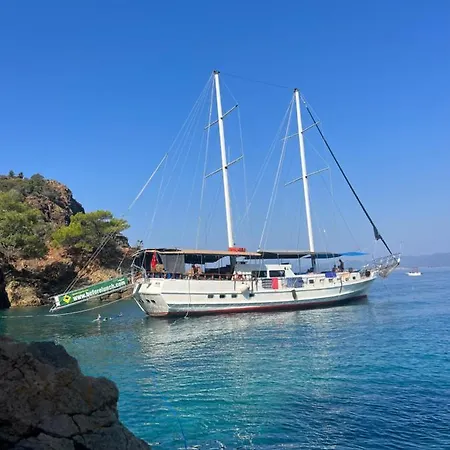 Botel Beforelunch Cruise